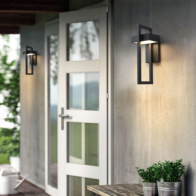 Outdoor wall lamp